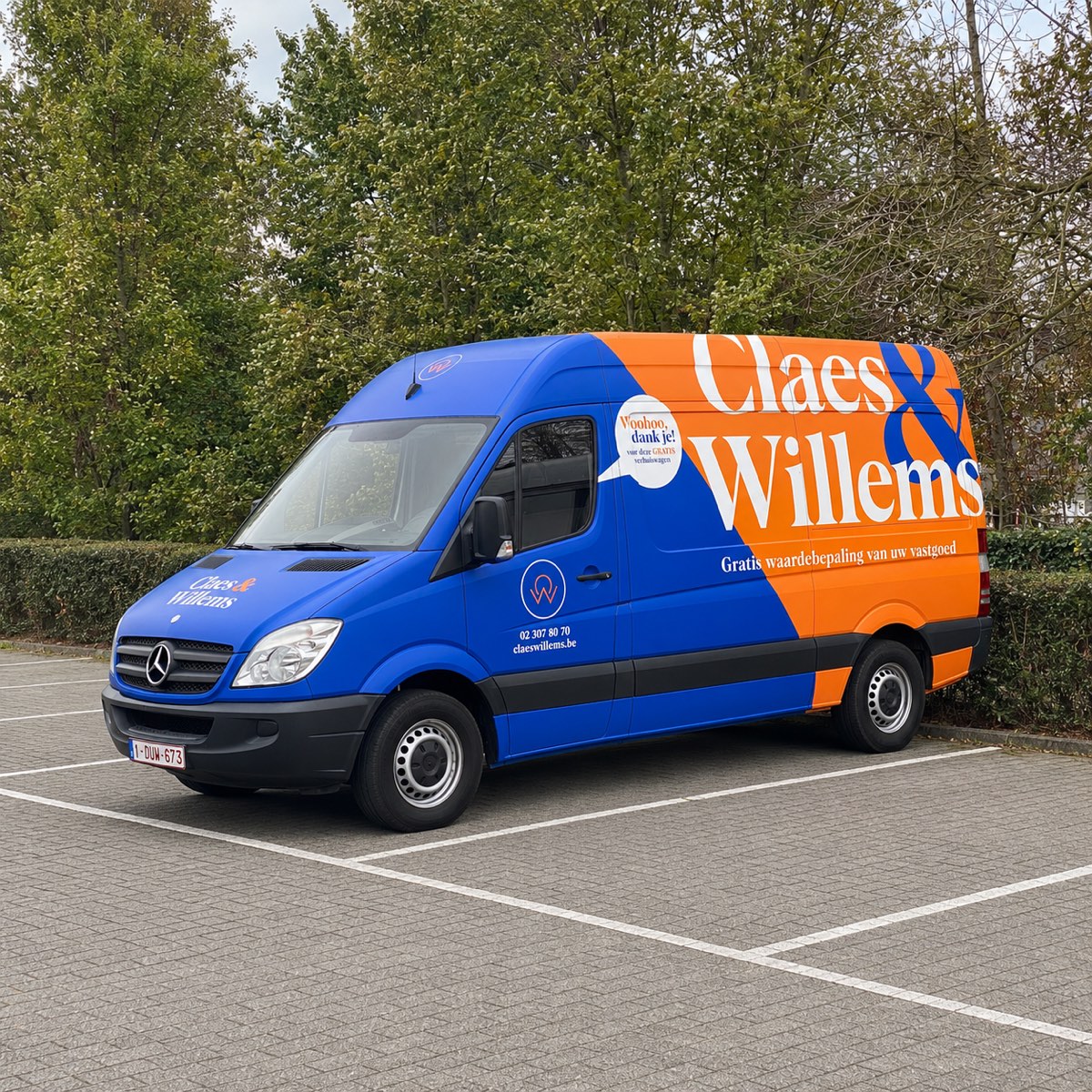 De verhuiswagen van Claes & Willems — een Mercedes Sprinter